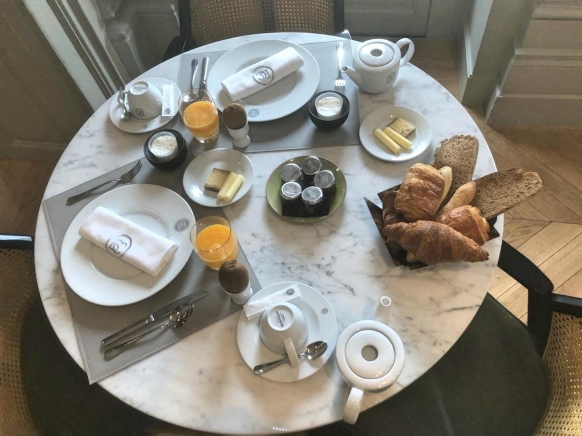 Hotel Mille Pas Voiron Bagian luar foto
